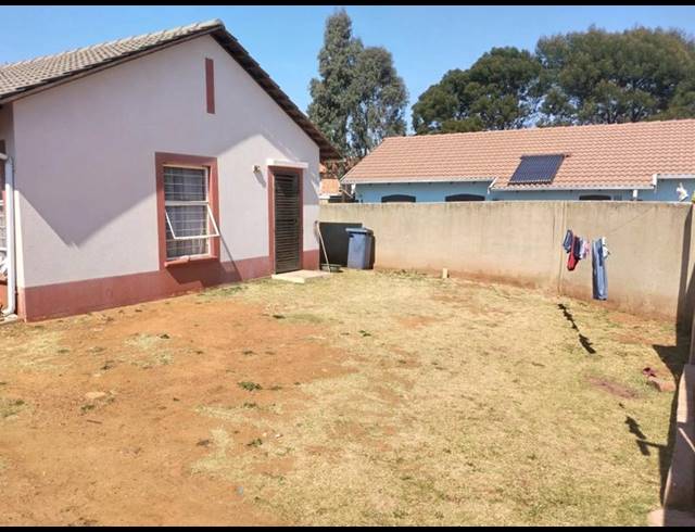 2 BEDROOM HOUSE FOR SALE IN LENASIA SOUTH